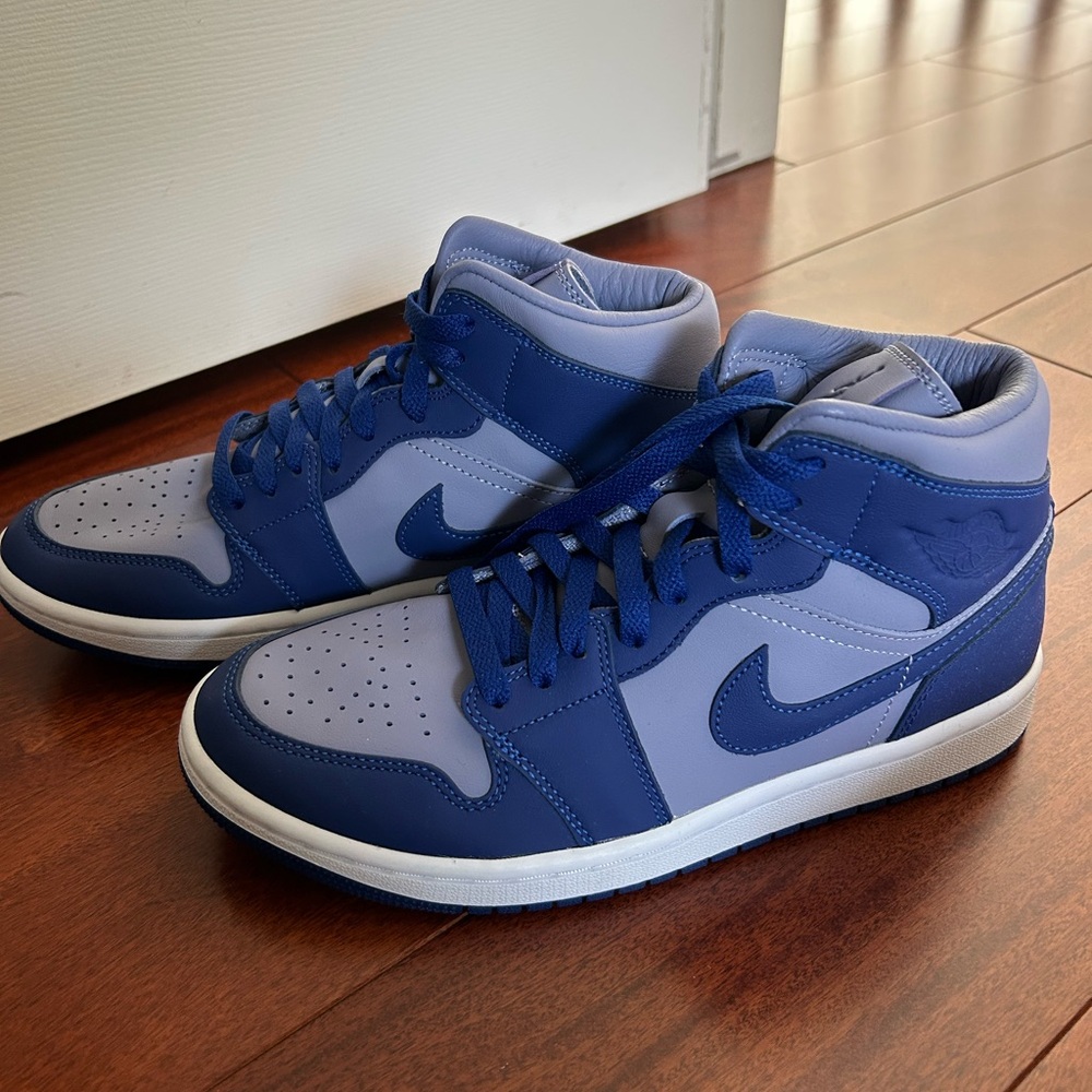 Jordan Women's Blue and Gray Sneakers